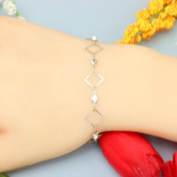 "Elegant & Trendy Bracelet, A Perfect Gift for Women, Thoughtful, EVCH1857 - Picture 1 of 10